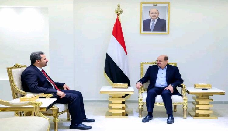 رئيس الوزراء يناقش مع محافظ لحج أولويات النهوض بالمحافظة وتعزيز دورها في دعم الاستقرار