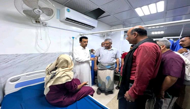 الوكيل الجيلاني يزور عدد من المصابين جراء الأحداث إطلاق النار العشوائي ويؤكد بعدم التهاون مع المتورطين