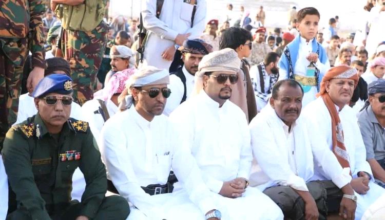 كلشات والجعفري يؤديان صلاة عيد الفطر بمدينة الغيضة ويؤكدان على تعزيز الأمن والاستقرار