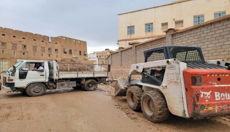جهود مكثفة في تريم لرفع مخلفات السيول وتعزيز مستوى النظافة العامة