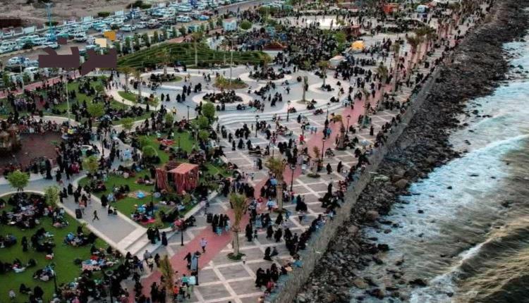 سواحل عدن تكتظ بالمواطنين احتفالاً بعيد الفطر