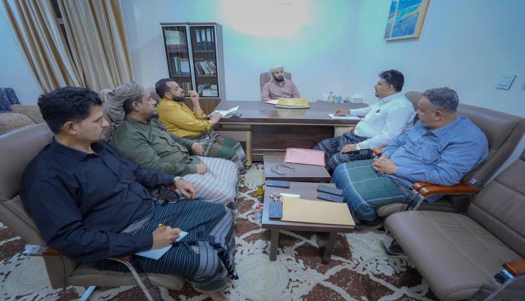 محافظ أبين يبحث تعزيز تموين الغاز وضبط الأسواق لضمان الاستقرار التمويني