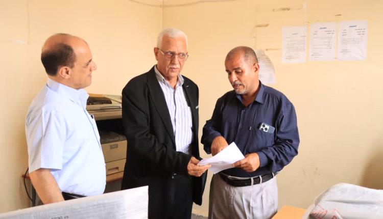 وكيل محافظة عدن " يشيد بمستوى الحضور ونسبة الانضباط الوظيفي في ديوان السلطة المحلية بدارسعد