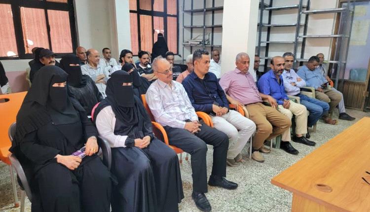 وكيل تعز تطّلع على مستوى الخدمات الصحية في الجمهوري وتناقش التحديات