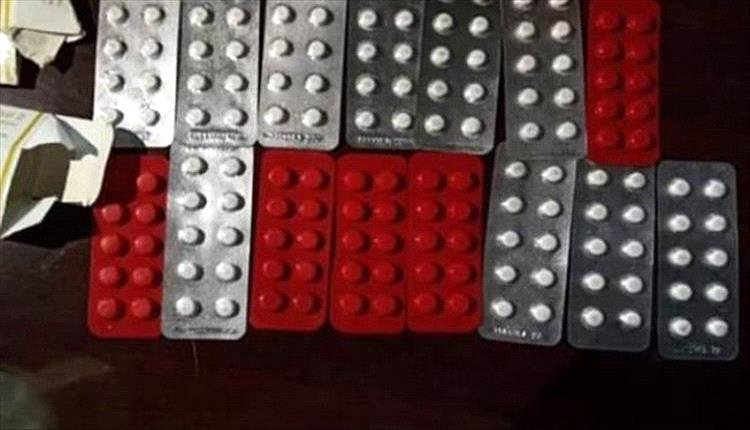 القبض على مروّجي مخدرات في عدن وبحوزتهم أسلحة وقنبلة هجومية