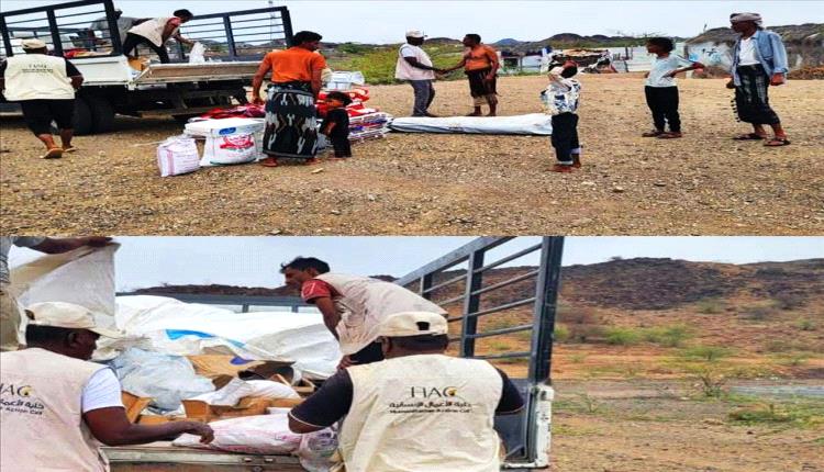 بتوجيهات العميد طارق.. قوافل إغاثية عاجلة إلى المخا وموزع عقب السيول