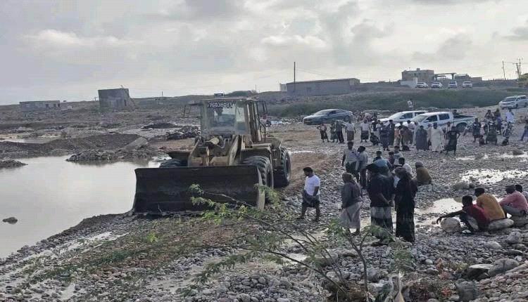 مدير عام سيحوت: إعادة فتح الطريق الدولي بعد إزالة أضرار السيول