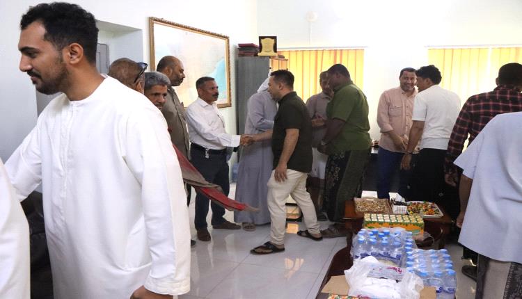 صحة حضرموت الوادي تدشن أول أيام العمل بعد العيد بجلسة معاودة لتعزيز الأداء