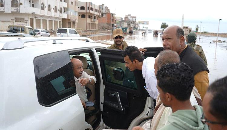 الخنبشي يتفقد أوضاع المواطنين عقب الأمطار التي شهدتها المحافظة