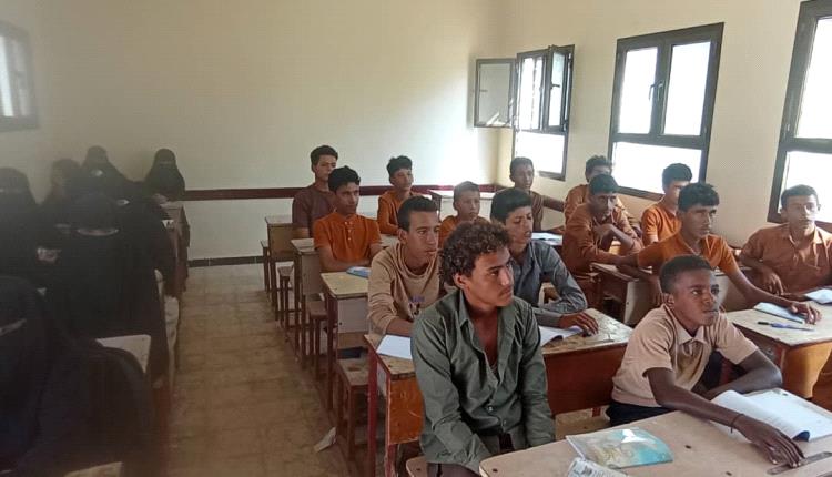 مدير تربية أحور يتفقد مدارس التعليم الأساسي والثانوي ويشيد بالانضباط والجهود التعليمية