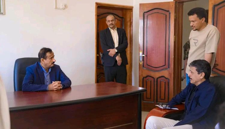 المحافظ بن الوزير يتفقد نشاط مكتب النفط والمعادن ويؤكد أهمية رفع كفاءة الأداء