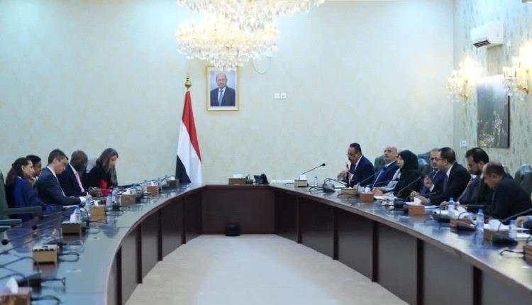 فريق حكومي يناقش مع وفد البنك الدولي تعزيز الشراكة وتوسيع الدعم الخدمي والاقتصادي والتنموي