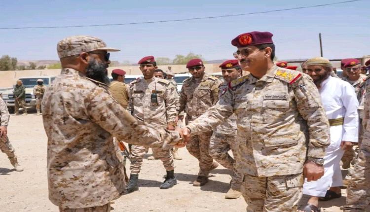 وزير الدفاع يطلع على جاهزية المنطقة العسكرية الأولى