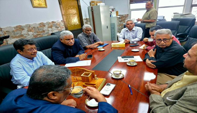 لقاء هام بين مدير عام شركة النفط ووكيل العاصمة عدن ومدير صندوق النظافة