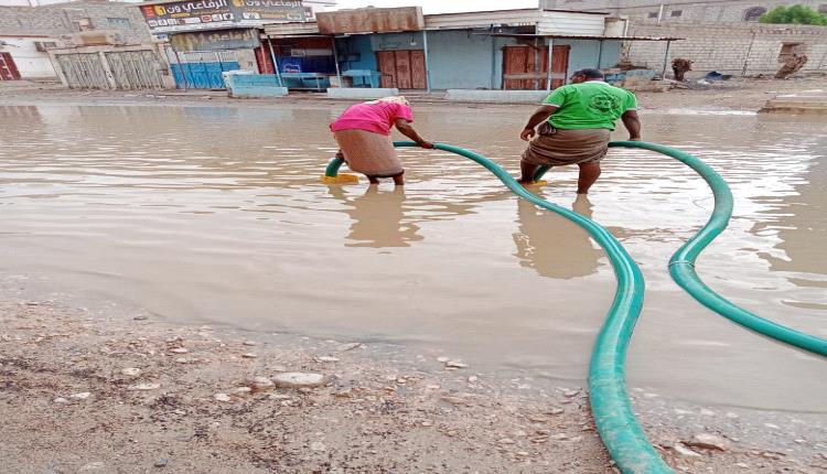 شفط مياه الأمطار يعيد الحركة لشوارع القطن ويحدّ من الأضرار البيئية