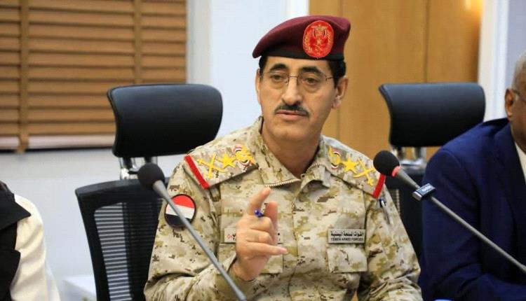 وزير الدفاع يؤكد على القيادة المحلية الذاتية ويشيد بدور محافظ حضرموت في حفظ الأمن والاستقرار