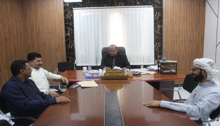 ​مدير عام المكلا يبحث مع منظمة "رحمة حول العالم" تعزيز التعاون المشترك وتنسيق التدخلات الإنسانية