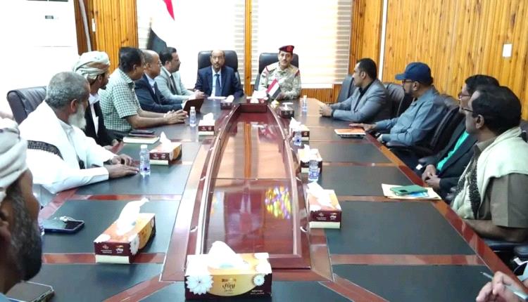 وزير الدفاع ووكيل المحافظة يترأسان اجتماعاً أمنيا مشترك للأجهزة الأمنية والسلطات المحلية بمديريات الوادي والصحراء