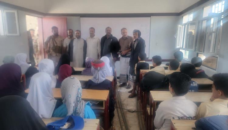 مدير عام قعطبة يطلع على سير العملية التعليمية ويؤكد أهمية الانضباط المدرسي