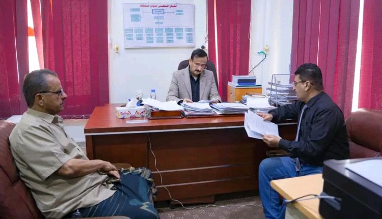 المحافظ بن الوزير يوجه بسرعة معالجة أضرار السيول في مديرية الروضة ويؤكد على أولوية الخدمات