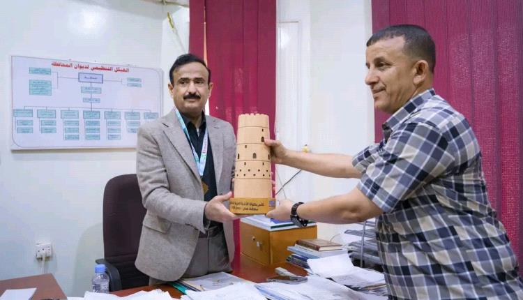 محافظ شبوة يقر تنظيم “كأس شبوة” لكرة القدم ويشيد بإنجاز التضامن في الشطرنج