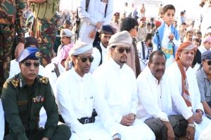 كلشات والجعفري يؤديان صلاة عيد الفطر بمدينة الغيضة ويؤكدان على تعزيز الأمن والاستقرار