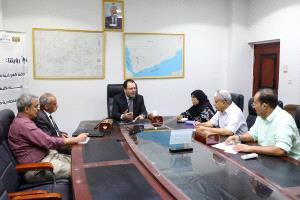 وزير الكهرباء يناقش مع لجنة الإشراف والرقابة آليات تنظيم نقل الوقود إلى محطات التوليد