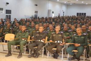 مدير كلية الشرطة بحضرموت يؤكد على الانضباط واستئناف الدراسة عقب إجازة العيد