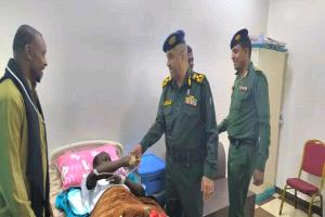 المكلا.. العميد الجابري يطمئن على صحة العريف باعشرة بعد نجاح عمليته الجراحية