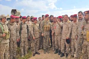 اللواء مجلي يزور جبهات باقم ويشارك المرابطين أفراح العيد ويؤكد رفع الجاهزية القتالية