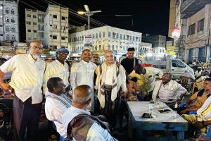 ظهور مفاجئ لرئيس الحكومة اليمنية داخل أحد المقاهي