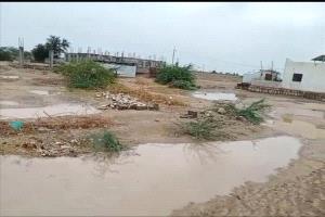 أمطار غزيرة تضرب أبين وتخلّف أضراراً واسعة في منازل المواطنين