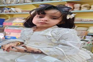 العثور على طفلة تائهة ونشر صورتها للمساعدة في الوصول إلى أسرتها