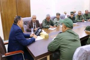 مدير أمن عدن يترأس اجتماعًا موسعًا لمدراء مراكز الشرطة ويشدد على تصعيد الحملات الأمنية وضبط الظواهر الخطرة