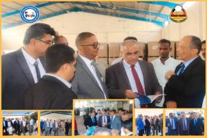 وزير التربية والتعليم (العبادي) يقوم بزيارة تفقدية لمطابع الكتاب المدرسي في فرع المنصورة بعدن