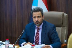 محافظ لحج يرفع الجاهزية ويعلن حالة التأهب لمواجهة تداعيات المنخفض الجوي