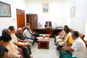 عضو مجلس القيادة محافظ حضرموت يلتقي مدراء عموم المديريات ويناقش احتياجاتها الخدمية والتنموية