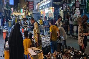 وسط شحّ السيولة.. فئات نقدية صغيرة تربك الأسواق اليمنية