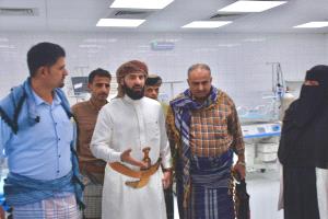 محافظ أبين يتفقد مستشفى الرازي بجعار ويؤكد تحسين الخدمات الطبية ورعاية المرضى