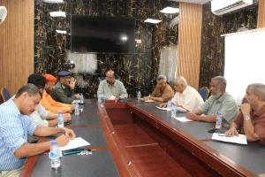 المكلا ترفع جاهزيتها القصوى لمواجهة المنخفض الجوي باجتماع طارئ وإجراءات ميدانية عاجلة