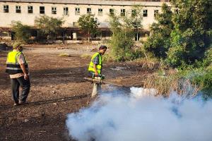 تنفيذا لتوجيهات وزير الدولة محافظ عدن.. صحة البيئة بصيرة يواصل تنفيذ حملة رش ضبابي واسعة عقب الأمطار