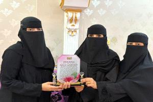 في يوم المرأة العالمي.. تكريم أسرة فائزة بامطرف تقديرًا لدورها في خدمة قضايا المرأة