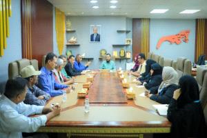 المحافظ شيخ يؤكد أن دعم العملية التعليمية في العاصمة عدن يمثل أولوية للسلطة المحلية