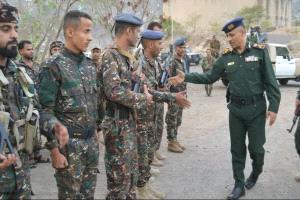 قيادة شرطة تعز تنفذ زيارات عيدية ميدانية لتعزيز الجاهزية وتكريم جهود منتسبي الأمن