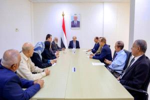 رئيس الوزراء يطلع على سير العمل بوزارة الخارجية ويرأس اجتماعاً لرؤساء الدوائر