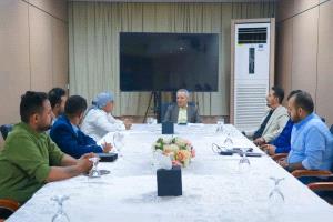 وزير الشؤون الاجتماعية والعمل يلتقي الشيخ بن جرهوم وطماح ويشيد بالمبادرات المجتمعية