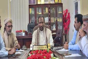 وحدة الأزمات بالمهرة تبحث تداعيات الأوضاع الراهنة وخطط تأمين السلع الأساسية