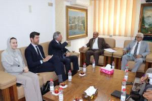 محافظ البنك المركزي يلتقي سفير الاتحاد الأوربي لدى اليمن