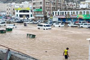 حضرموت تعلن إيقاف الدراسة احترازياً بسبب الأمطار والحالة المدارية