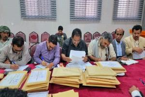 لجنة المناقصات بشبوة تستعرض عطاءات سبعة مشاريع تنموية